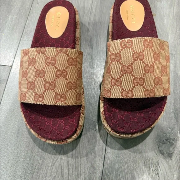 Slide Sandals with Burgundy - Picture 1 of 3